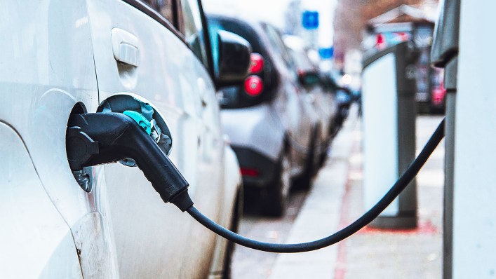 康普利汽車充電樁技術創新：為電動汽車充電加速